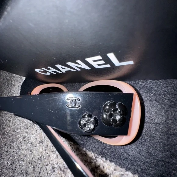 CHANEL Black and Pink Oversized Sunglasses - Picture 13 of 16